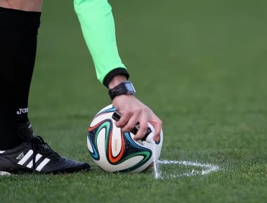 Διαιτητής το «έριξε» στο χορό την ώρα του αγώνα (βίντεο)